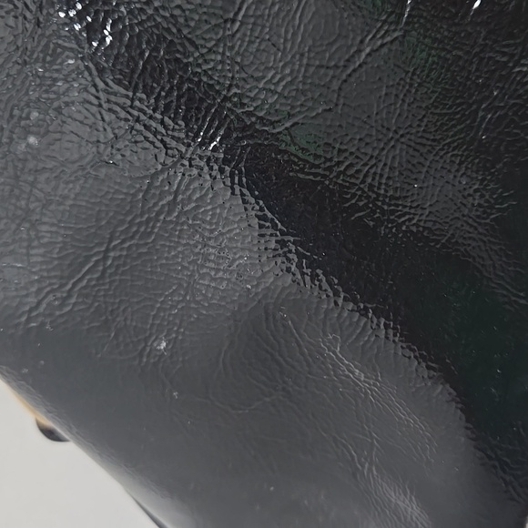 Yves Saint Laurent Shiny Black and Gold Shoulder Bag - Picture 13 of 16